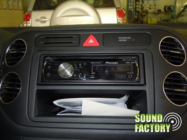 Уставновка: Автомагнитола в Volkswagen Golf 5 Установка: Автомагнитола в Volkswagen Golf 5